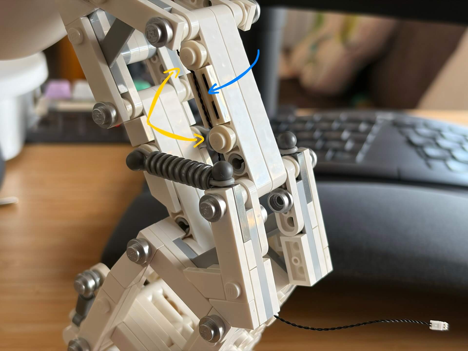 Lego Pixar Luxo Jr lamp with LED lights cable1