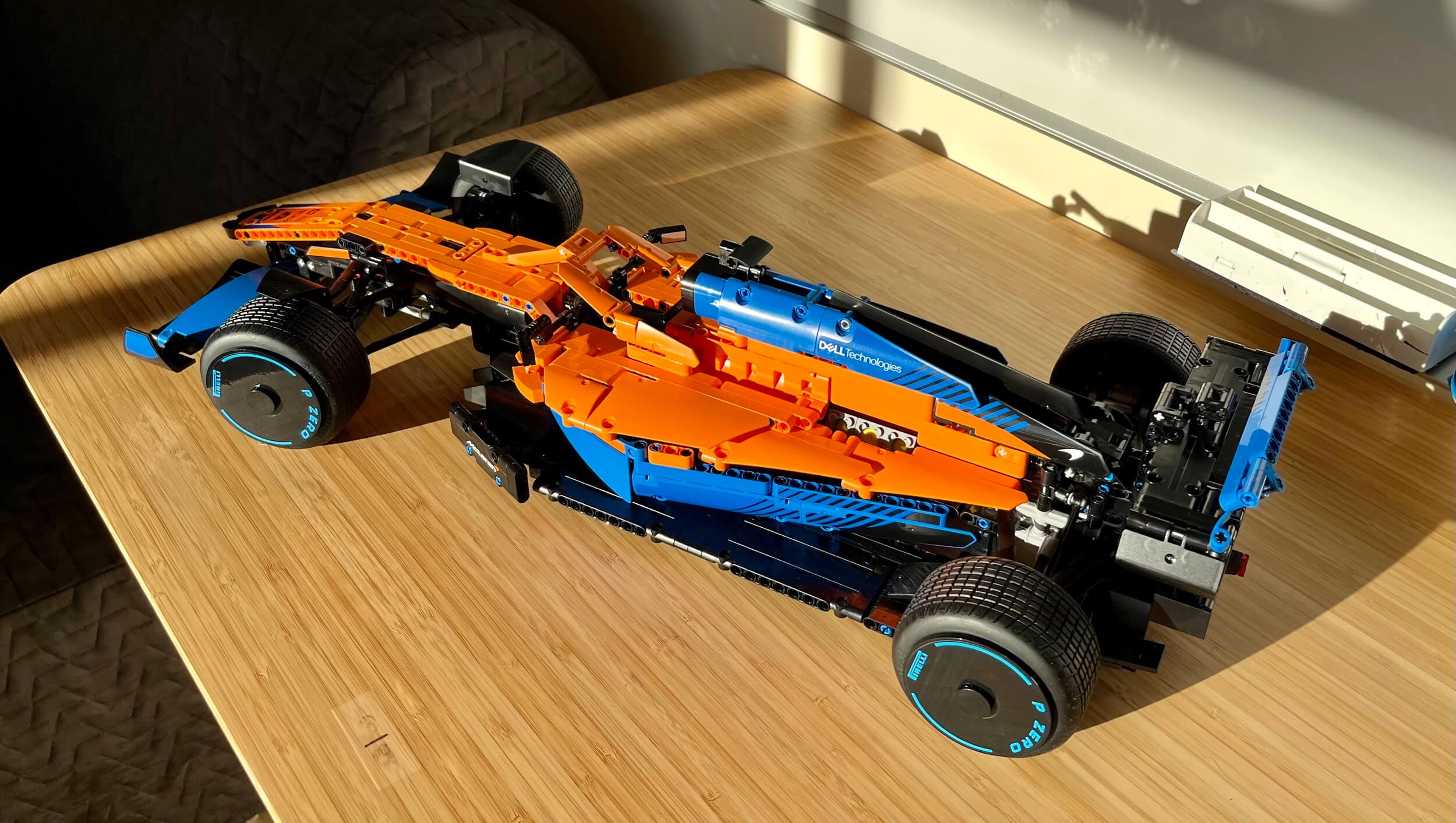 Building lego McLaren F1 car
