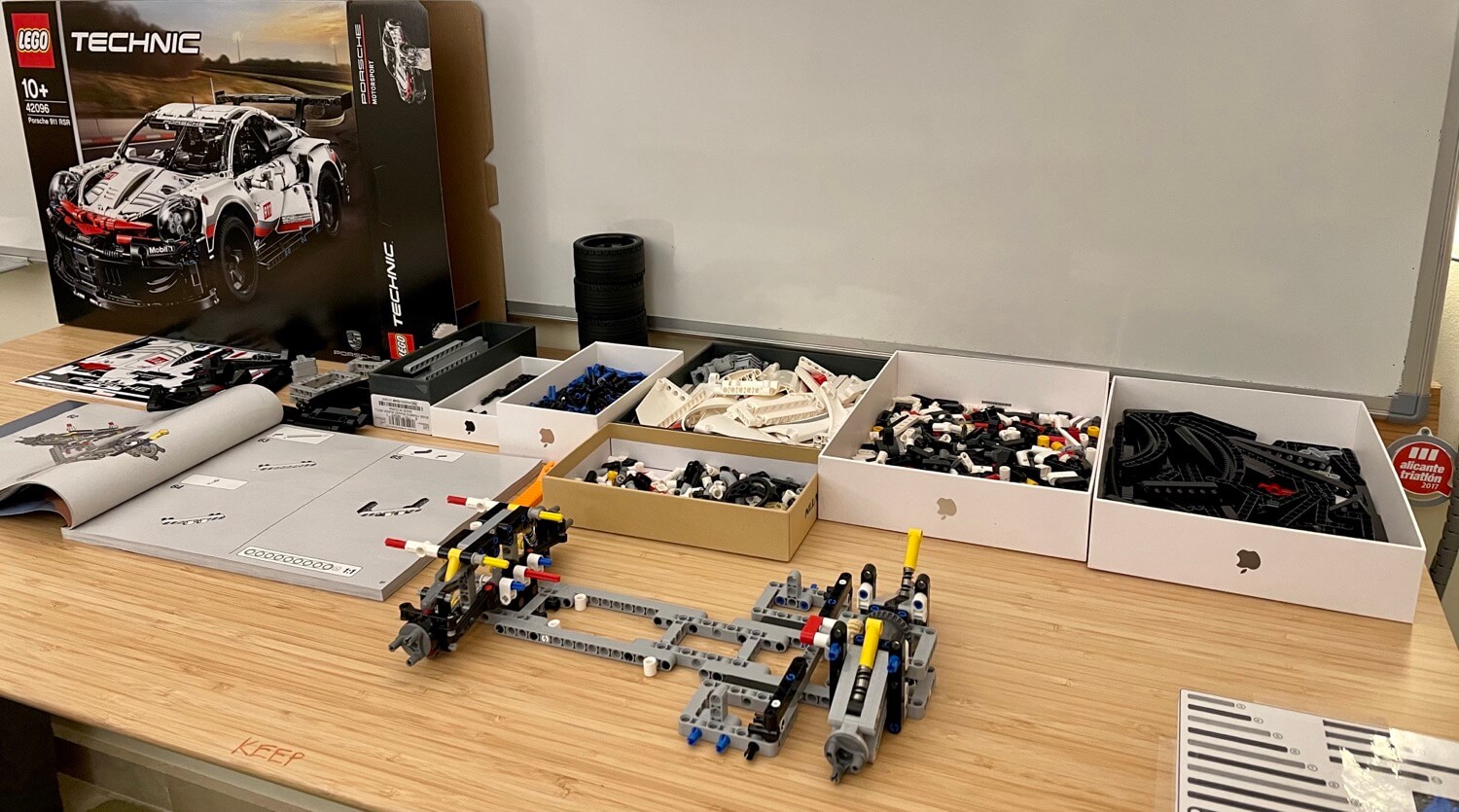 Another Porsche LEGO set - building the 911 RSR 3