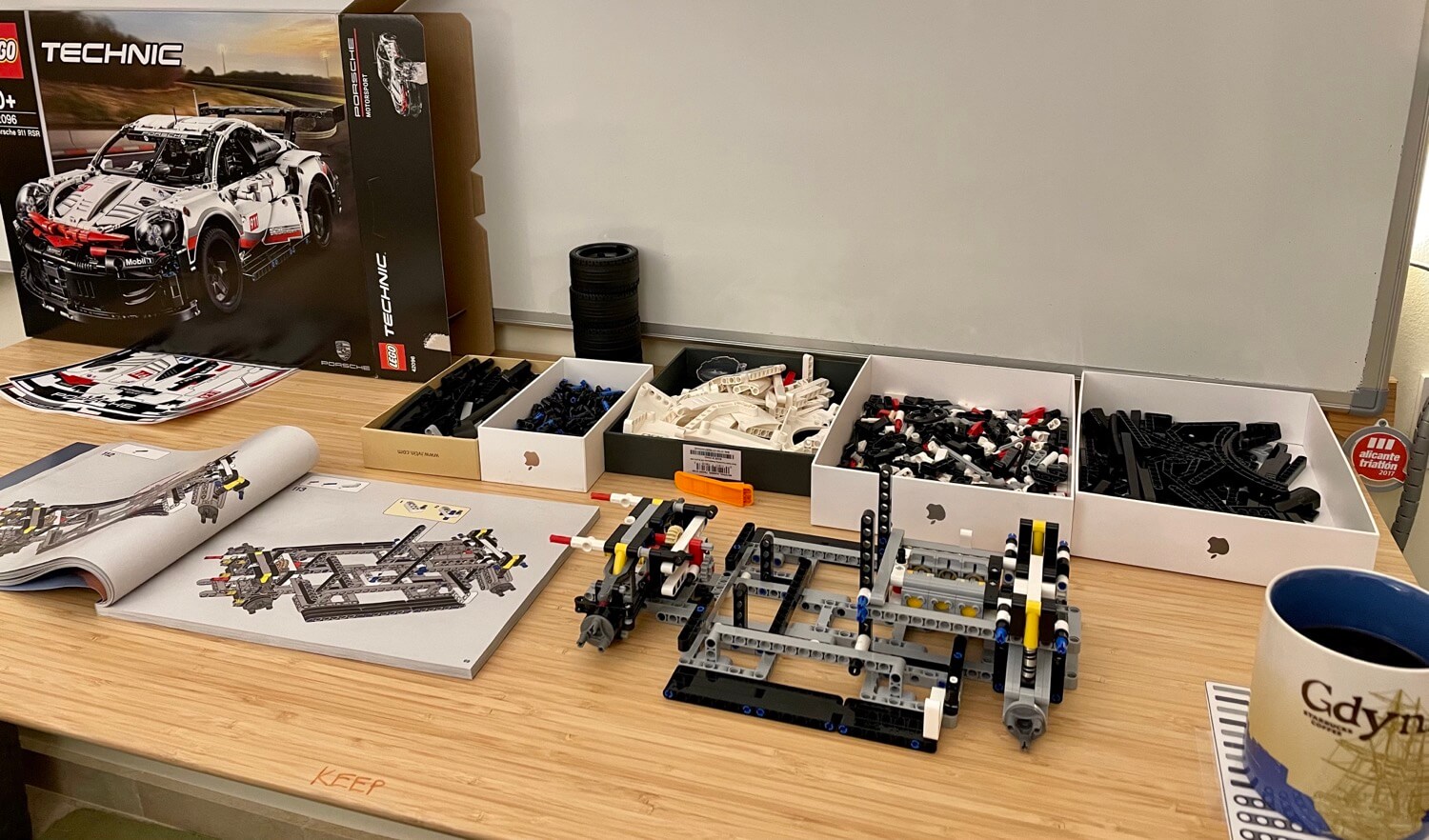 Another Porsche LEGO set - building the 911 RSR 4