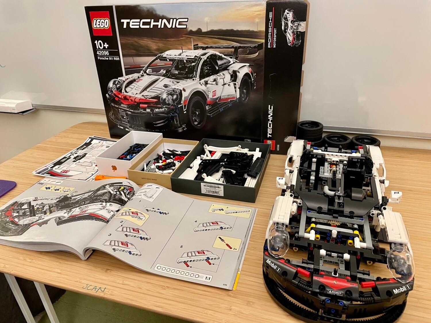 Another Porsche LEGO set - building the 911 RSR 7