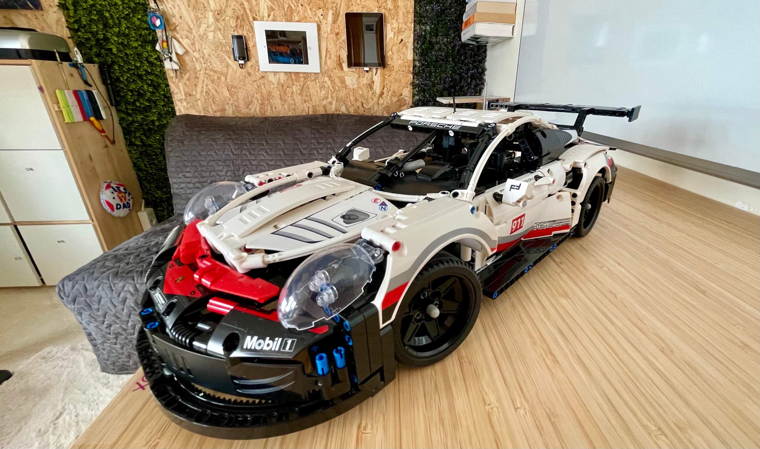 Another Porsche LEGO set - building the 911 RSR