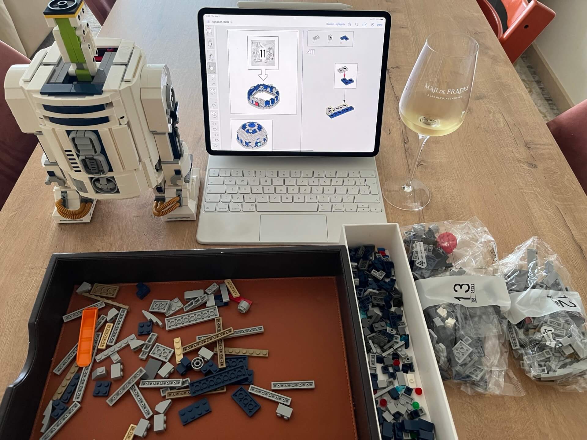 Building R2D2 Star Wars Lego robot which I got last Christmas head