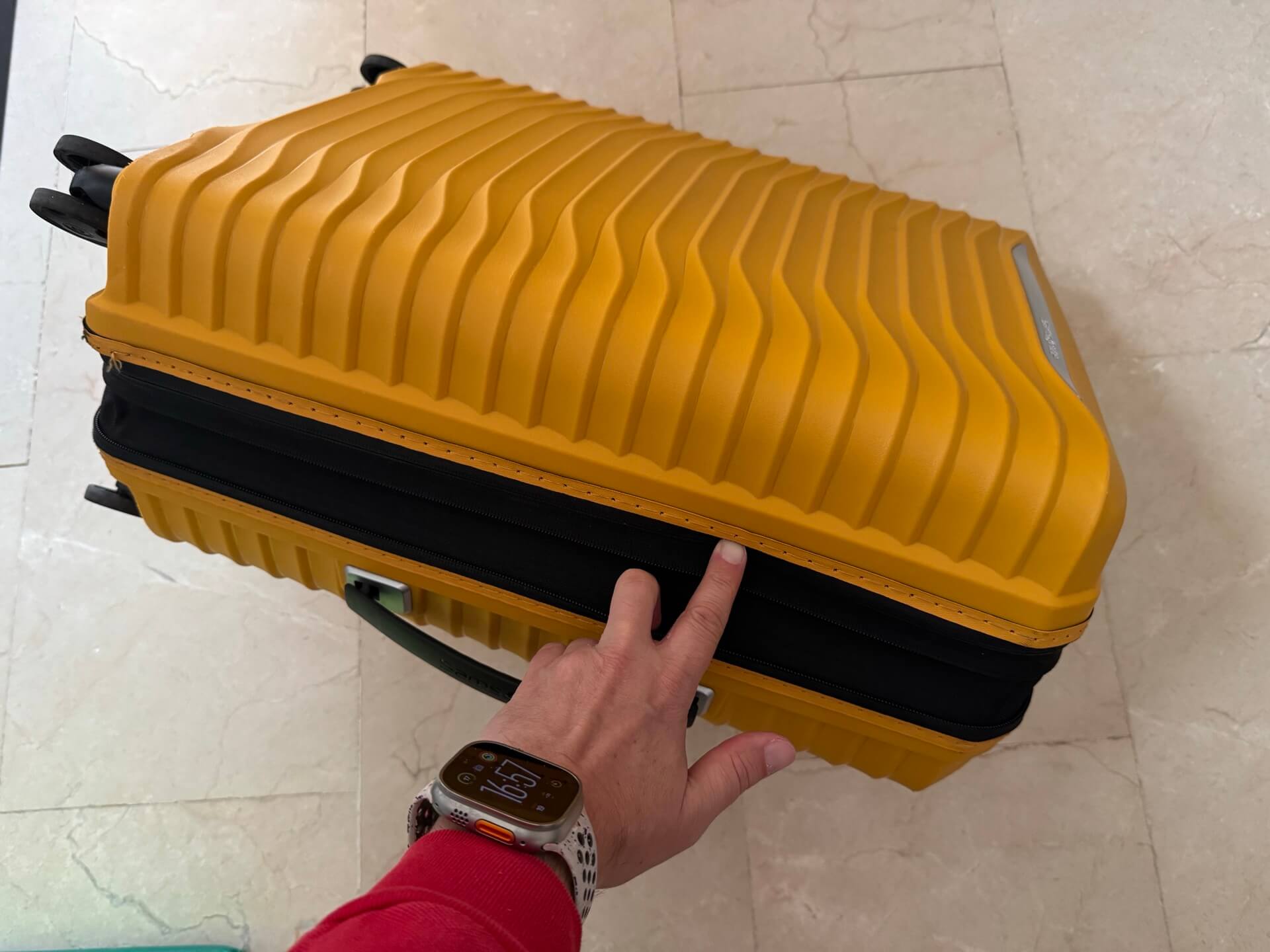 3 BIG problems of Peak Design’s Roller Pro - weight, size and price samsonite