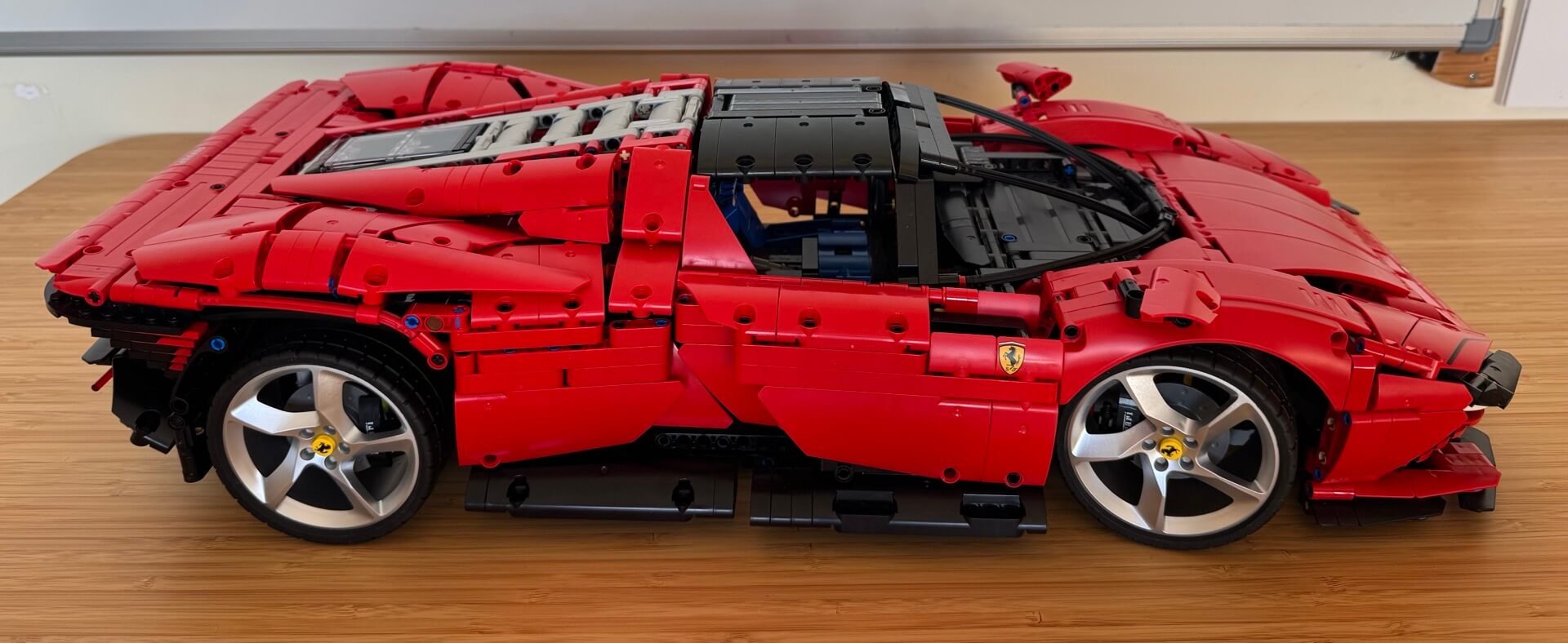 LEGO Ferrari Daytona SP3