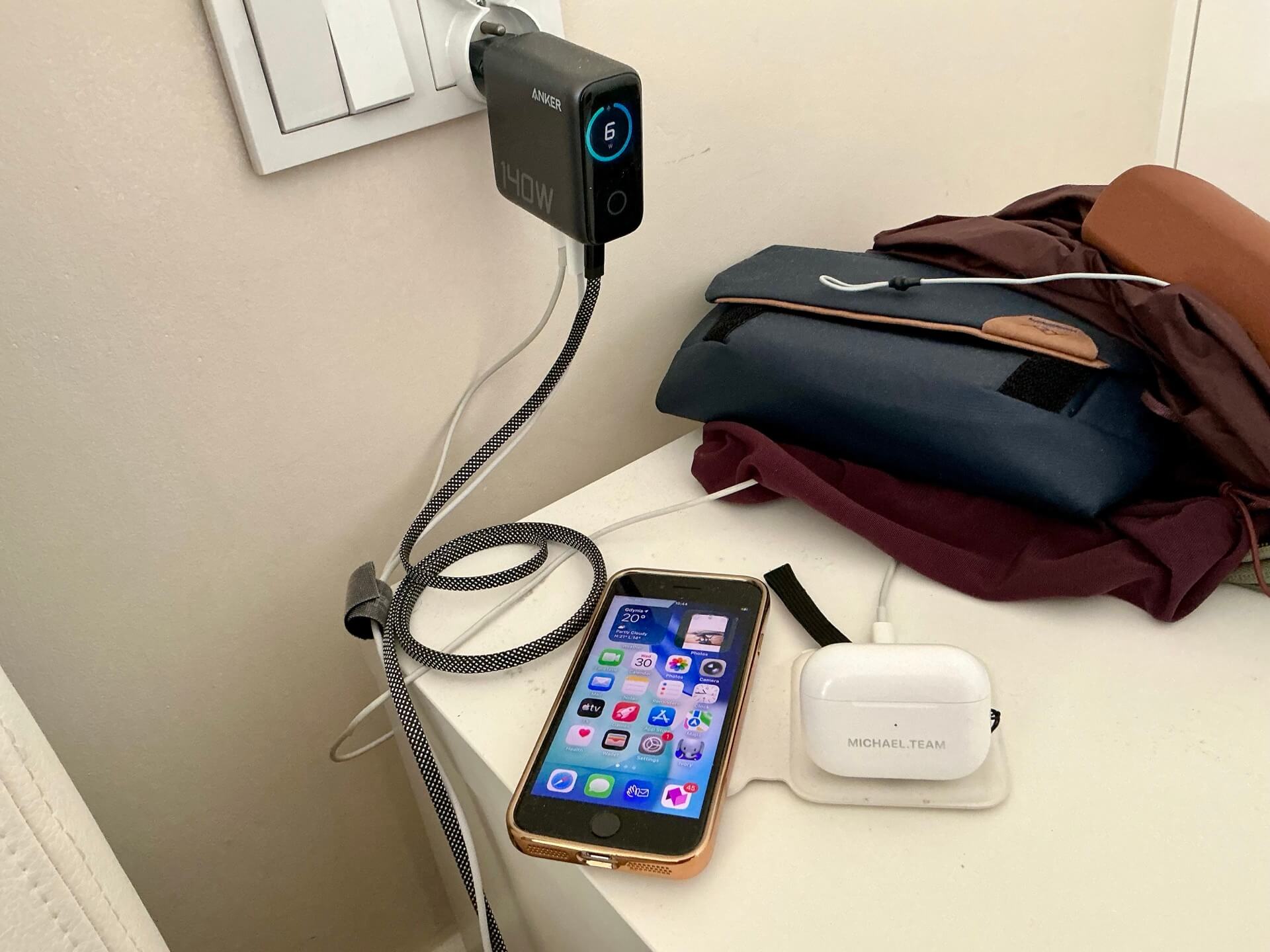 USB-C all things! Trimmer? Lamp? Glasses?… or why companies should finally drop their own chargers! anker