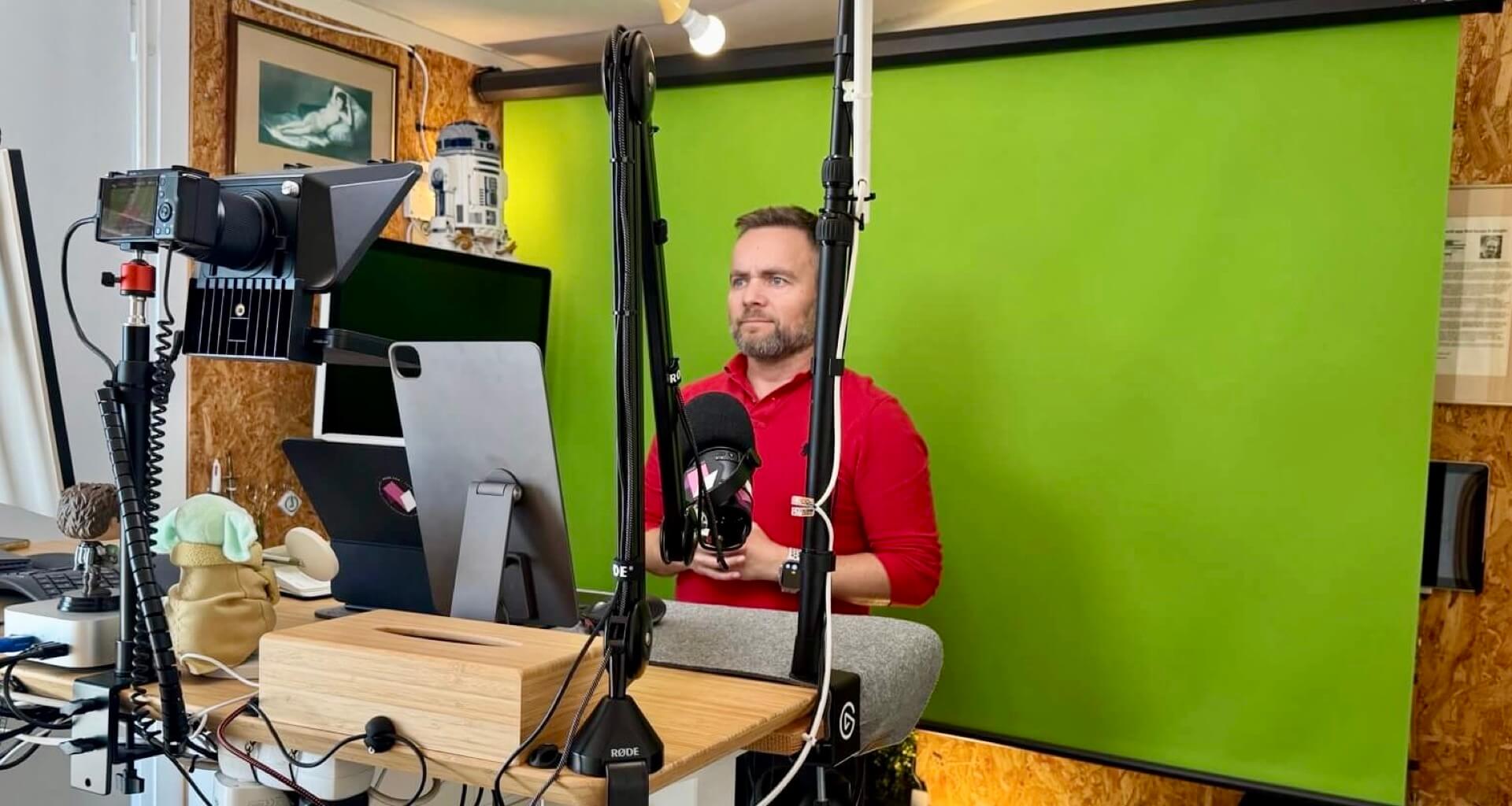 Instead of organizing an all-hands-meeting, start vlogging!